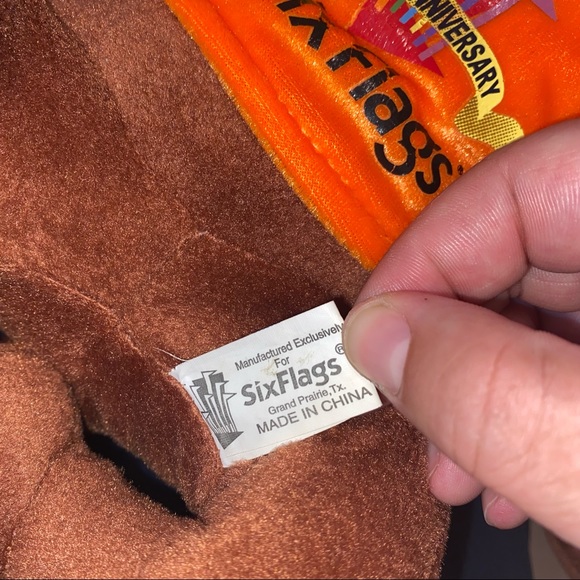 Six flags taz plush - Picture 7 of 13